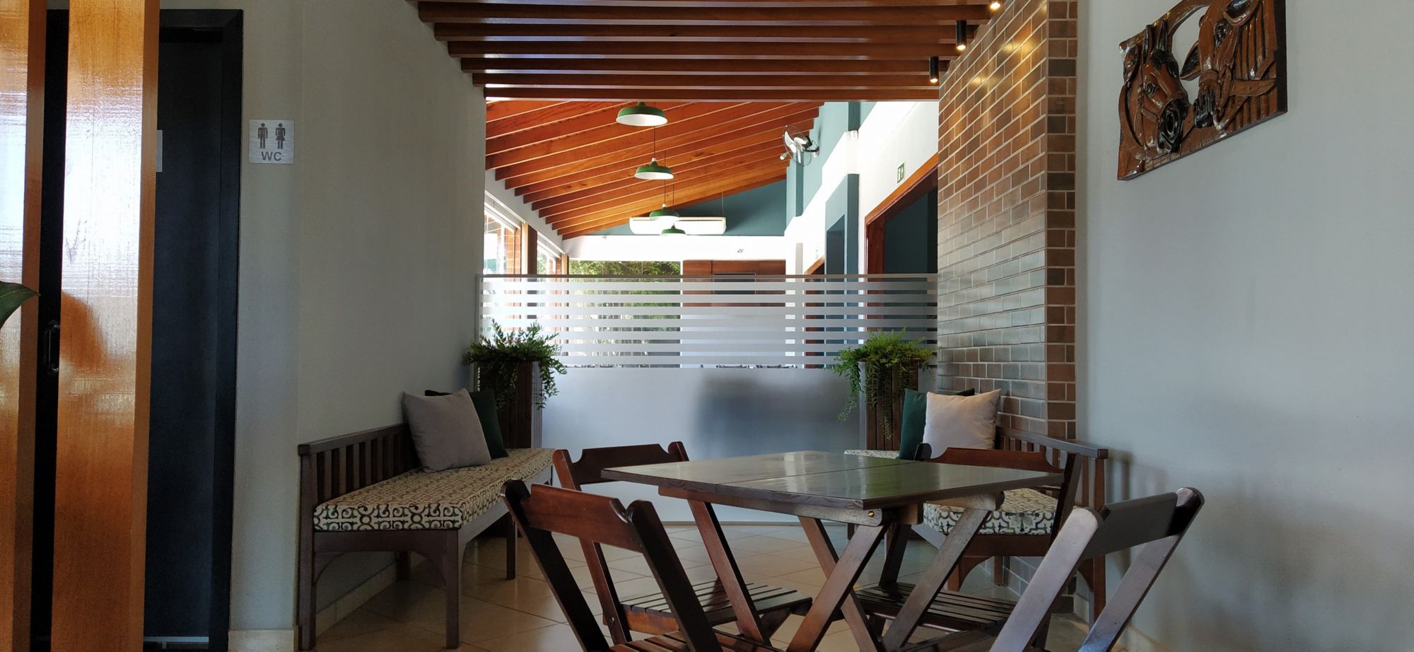 Contamos com hall de entrada e uma confortável sala de espera